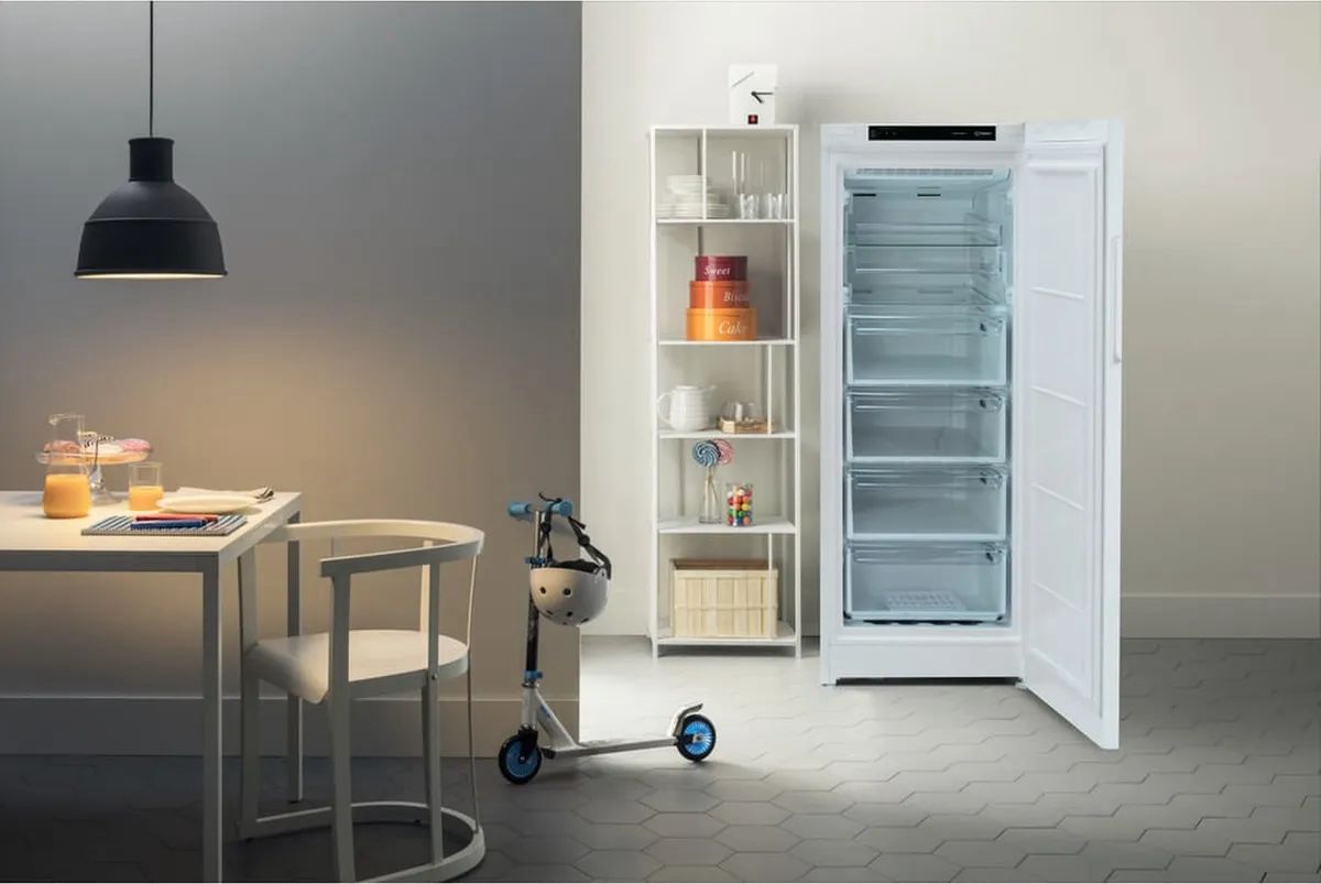 морозильная камера indesit dfz 4150.1, купить в Красноярске морозильная камера indesit dfz 4150.1,  купить в Красноярске дешево морозильная камера indesit dfz 4150.1, купить в Красноярске минимальной цене морозильная камера indesit dfz 4150.1